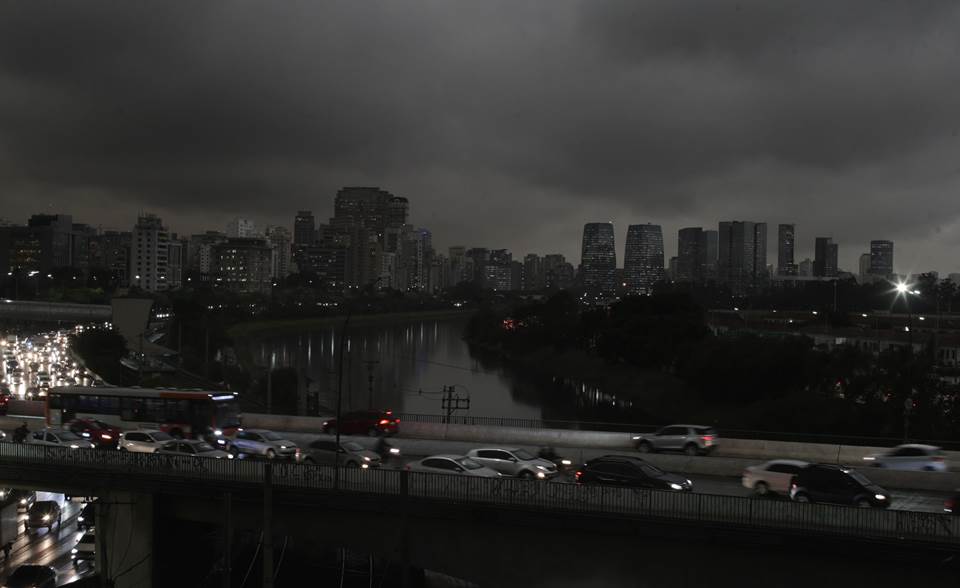 Afinal as queimadas foram responsáveis pela noite às 15h em São Paulo?