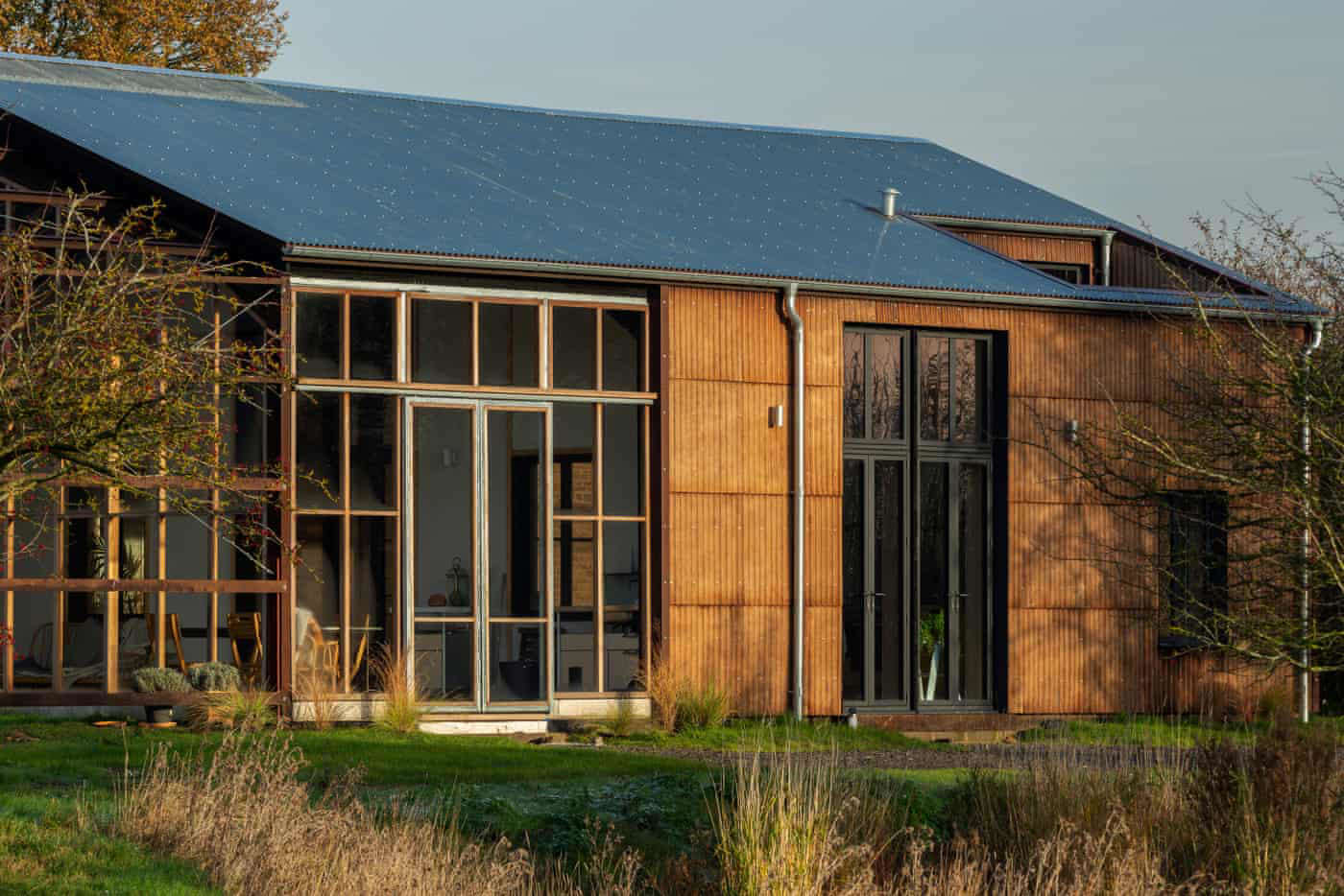 Arquitetos constroem casa sustentável de fibra de cannabis na Inglaterra