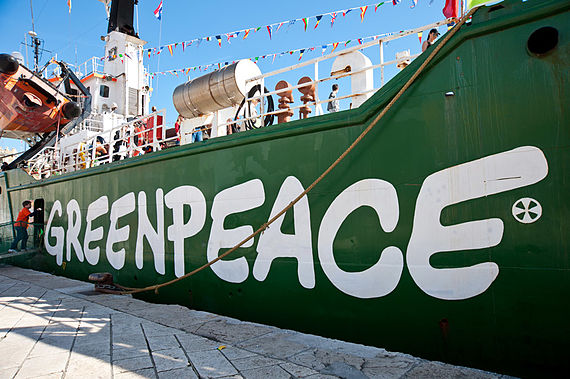 Greenpeace impede entrada por 18 horas de navio com soja do Brasil