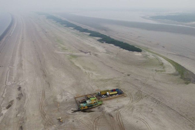 No Amazonas, a Seca Atinge Níveis Históricos: Rio Negro Registra o Menor Nível em 121 Anos