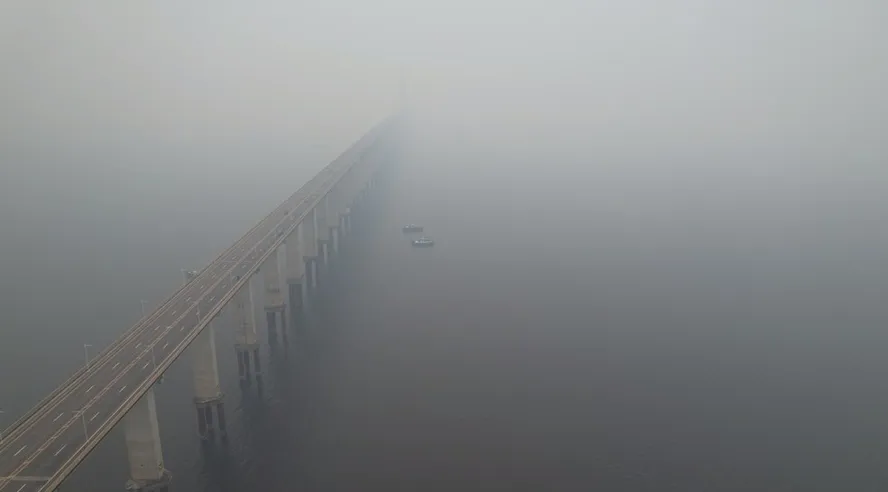 Apesar da redução do desmatamento na Amazônia, Manaus está sofrendo com fumaça de incêndios florestais