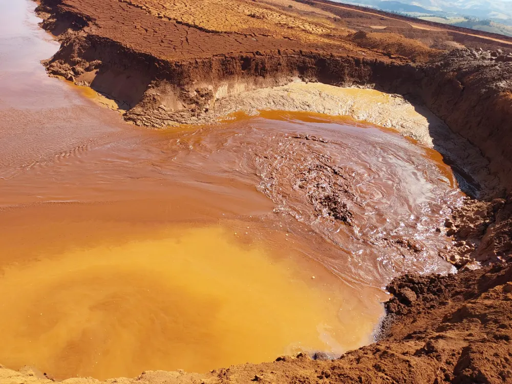 O que há na lama da chuva perto das áreas de mineração?
