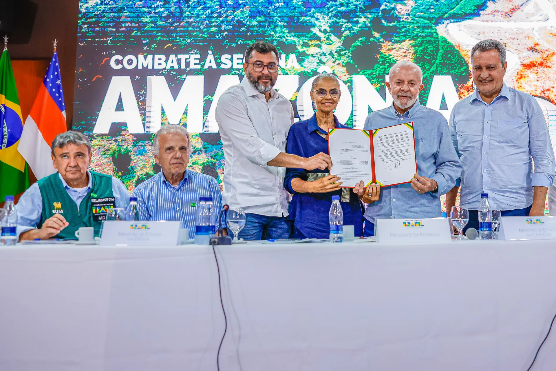Presidente Lula anuncia criação da Autoridade Climática e defende sustentabilidade na pavimentação da BR-319 em Manaus