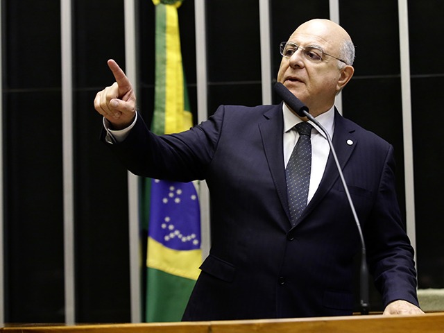 Ele ressaltou que o Brasil preserva vastas áreas florestais e adota práticas que equilibram a conservação e o desenvolvimento econômico