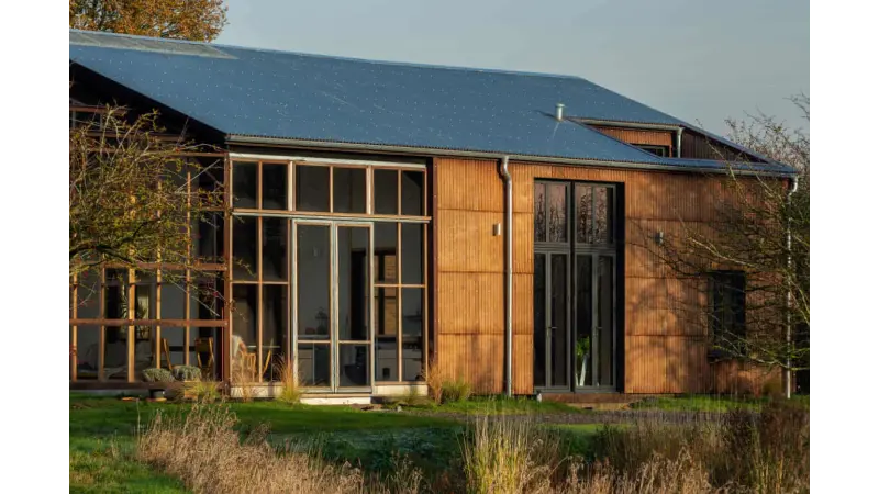 Arquitetos constroem casa sustentável de fibra de cannabis na Inglaterra