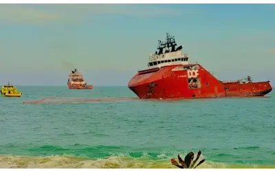 Navio deixa Macaé após 83 dias encalhado, mas impactos ambientais ainda precisam ser monitorados
