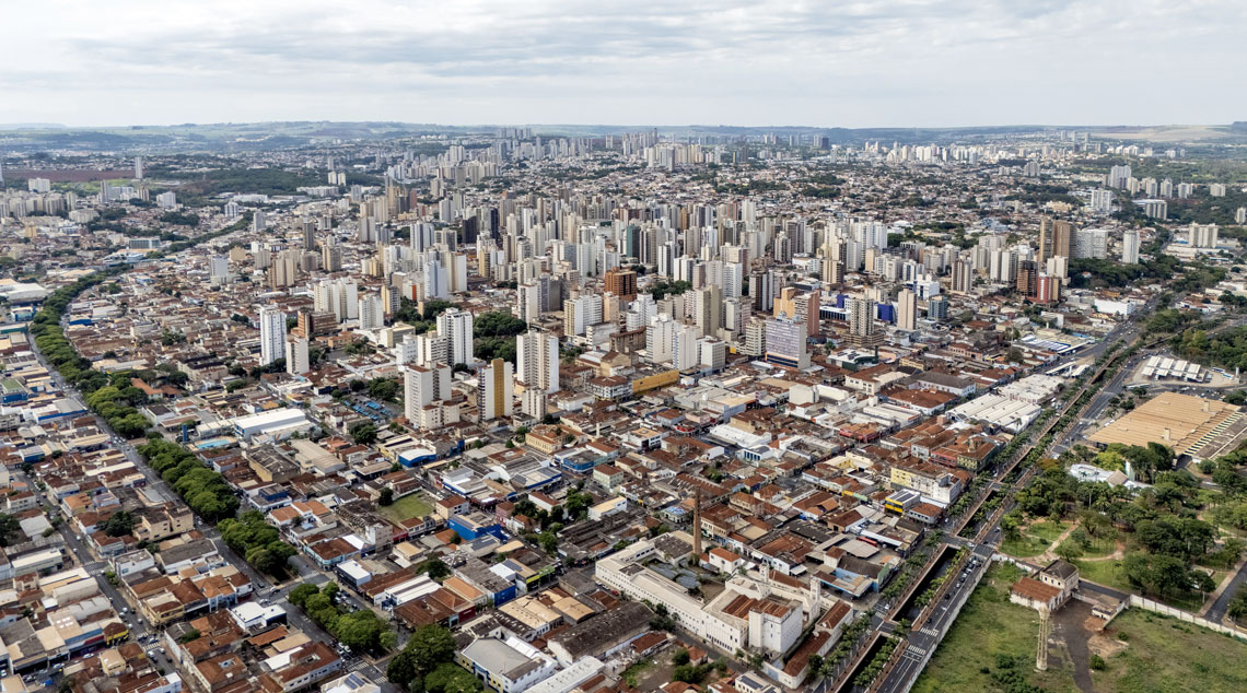 O cerco de concreto: como a destruição das áreas verdes periurbanas agrava enchentes e a escassez de água